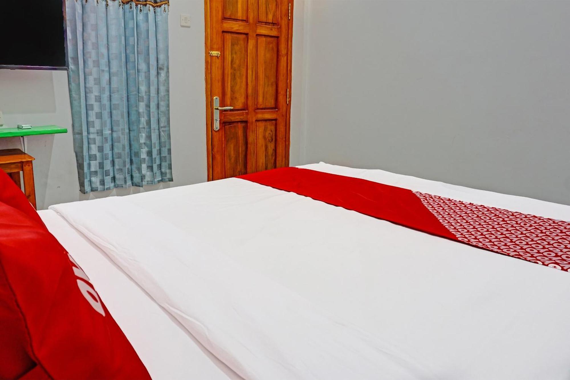 Oyo 91599 Penginapan Mutiara Madiun Exterior foto