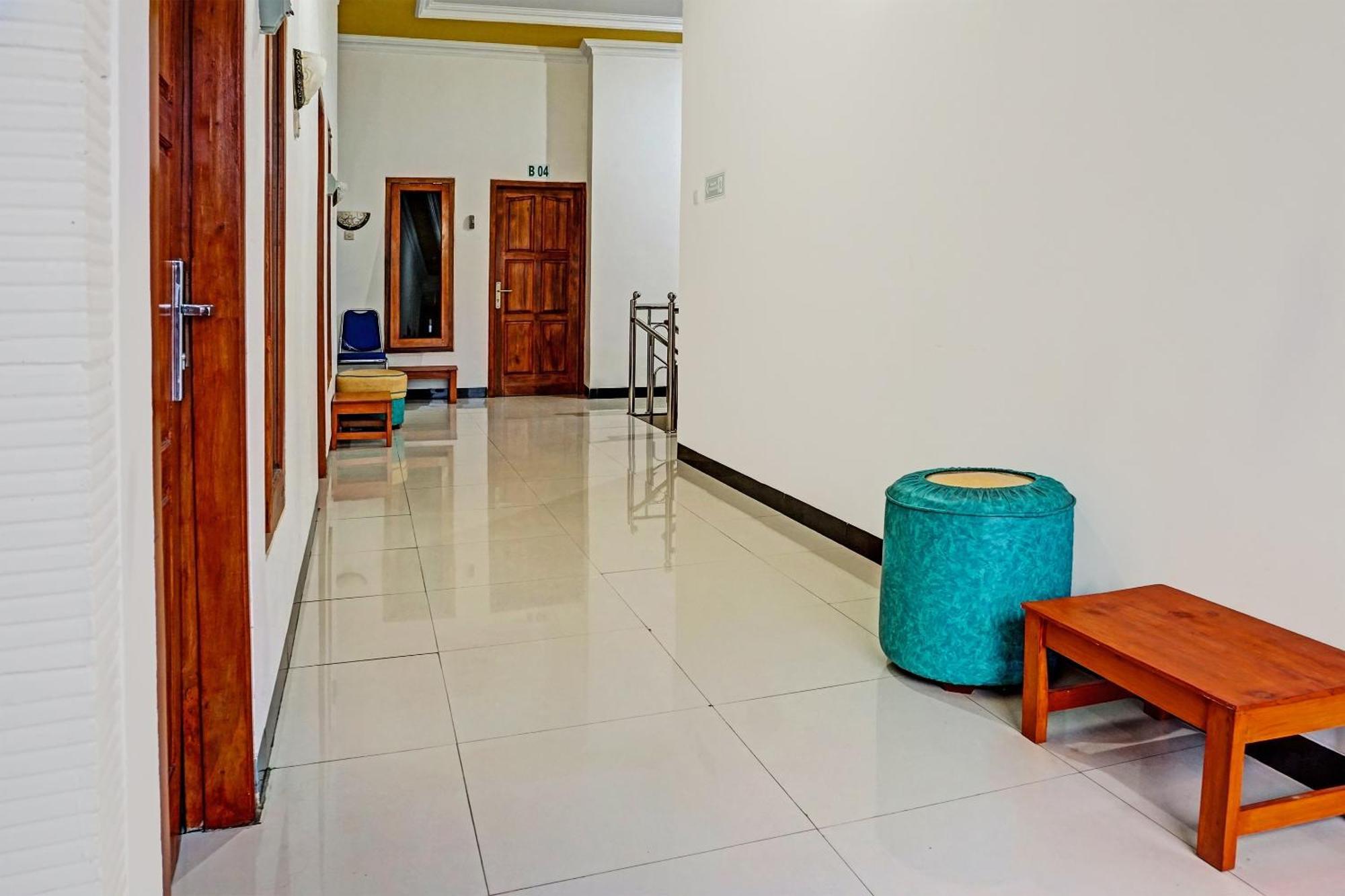 Oyo 91599 Penginapan Mutiara Madiun Exterior foto
